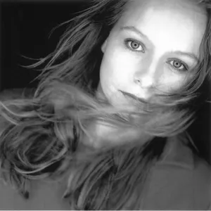 Samantha Morton Gracefully Poised Wallpaper
