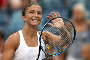 Sara Errani Waving Wallpaper