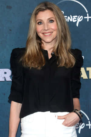 Sarah Chalke Striking A Pose Wallpaper