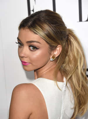 Sarah Hyland: Grace And Confidence Wallpaper