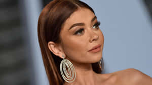 Sarah Hyland Stunning In A Casual Yet Chic Outfit Wallpaper