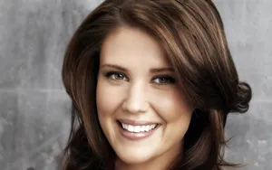 Sarah Lancaster: Charming Actress And Style Icon Wallpaper