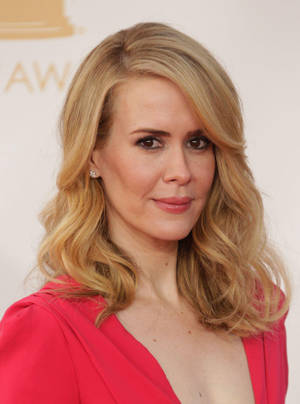 Sarah Paulson In Red Wallpaper