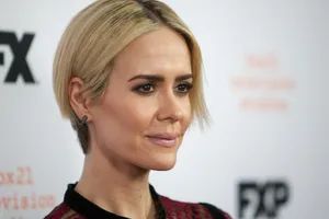 Sarah Paulson Short Blonde Hair Wallpaper