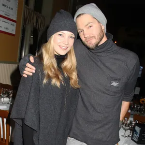 Sarah Roemer Posing In A Stunning Black Dress Wallpaper