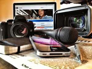 Savvy Journalism For A Better Future Wallpaper