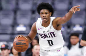 Scoot Henderson In Action On The Basketball Court. Wallpaper