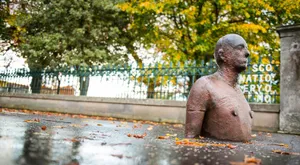 Sculpture Outside Scottish National Gallery Modern Art Wallpaper