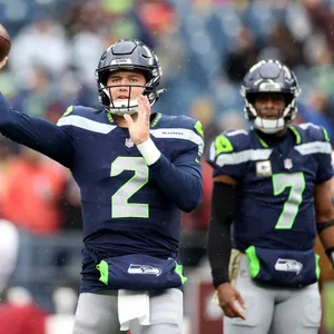 Seahawks Quarterback Drew Lock Warmup Wallpaper