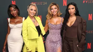 Selling Sunset Cast Glamour Wallpaper