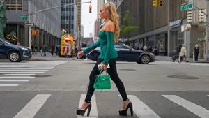 Selling Sunset Fashion Icon Wallpaper