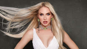 Selling Sunset Star Glamorous Look Wallpaper