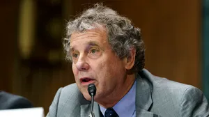 Senator Sherrod Brown Proactively Involved In Discussion Wallpaper