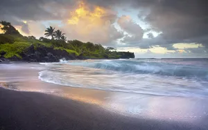 Serene Beach Waves Rolling Onto The Shore Wallpaper