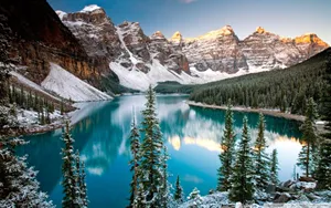 Serene Beauty Of Pristine Moraine Lake Wallpaper