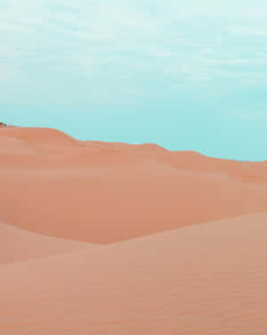 Serene Desert Dunes Skyline Wallpaper