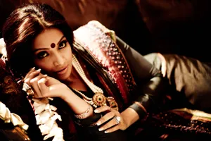 Serene Elegance: A Portrait Of A Modest Indian Woman Wallpaper