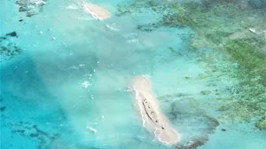 Serene Hawaiian Island Oasis Wallpaper