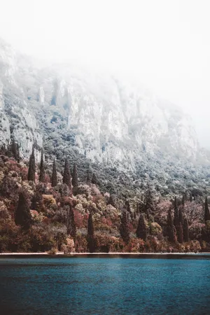 Serene Lake Garda Wallpaper