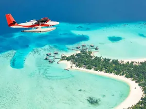Serene Maldives Island Paradise Wallpaper
