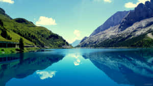 Serene_ Mountain_ Lake_ Reflection Wallpaper