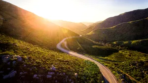 Serene Mountain Pass Road Wallpaper