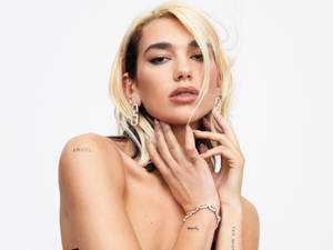 Sexy English Singer Dua Lipa Wallpaper