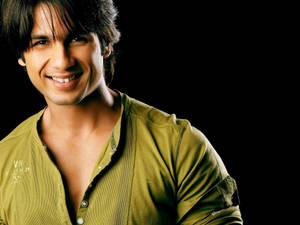 Shahid Kapoor Happy Smile Wallpaper