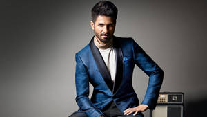 Shahid Kapoor In Blue Suit Wallpaper