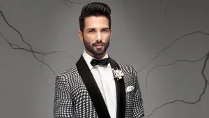 Shahid Kapoor In Tuxedo Wallpaper