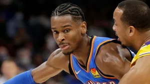 Shai Gilgeous Alexander Against Los Angeles Lakers Wallpaper