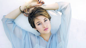 Shailene Woodley Short Pixie Hair Wallpaper