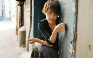 Shannyn Sossamon Pensive Look Wallpaper