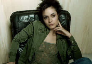 Shannyn Sossamon Posing At A Photoshoot Wallpaper