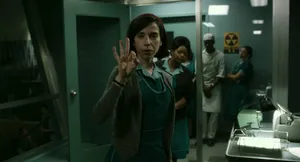 Shape Of Water Movie Scene - Elisa And The Amphibian Man Wallpaper