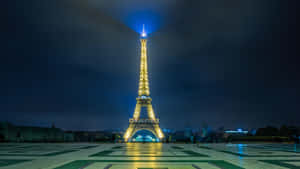 Share The Love And Romance Of Paris Wallpaper