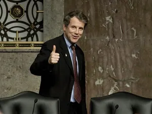 Sherrod Brown Offering A Thumbs Up Wallpaper