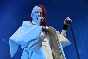 Shirley Manson In A Radiant Spotlight Wallpaper