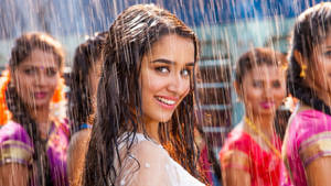 Shraddha Kapoor Film Scene Wallpaper