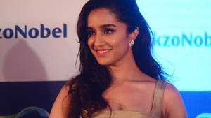 Shraddha Kapoor With Gorgeous Smile Wallpaper