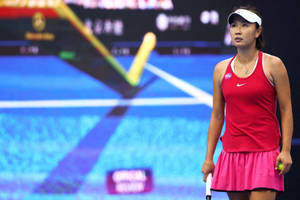 Shuai Peng Red Nike Top Wallpaper