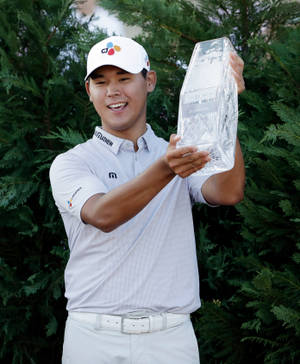 Si Woo Kim Players Championship Trophy Wallpaper