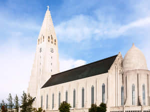 Side Angle Of Hallgrimskirkja Wallpaper