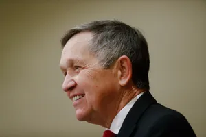Side Profile Of Dennis Kucinich Wallpaper
