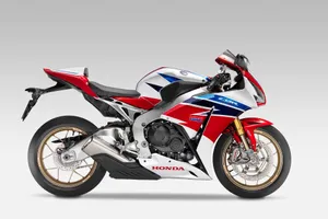Sideview Honda Cbr Fireblade Wallpaper