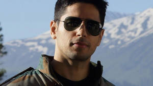 Sidharth Malhotra Black Sunglasses Wallpaper