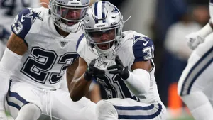 Signaling Byron Jones Wallpaper