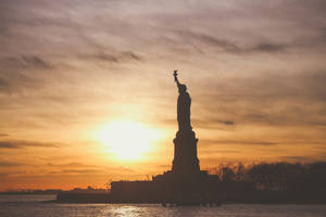 Silhouette Of An American Monument Wallpaper