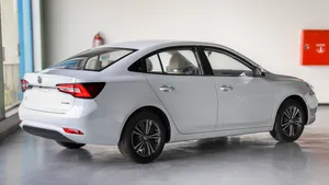 Silver M G5 Sedan Side View Wallpaper