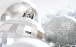 Silver White Christmas Balls Close Up Wallpaper